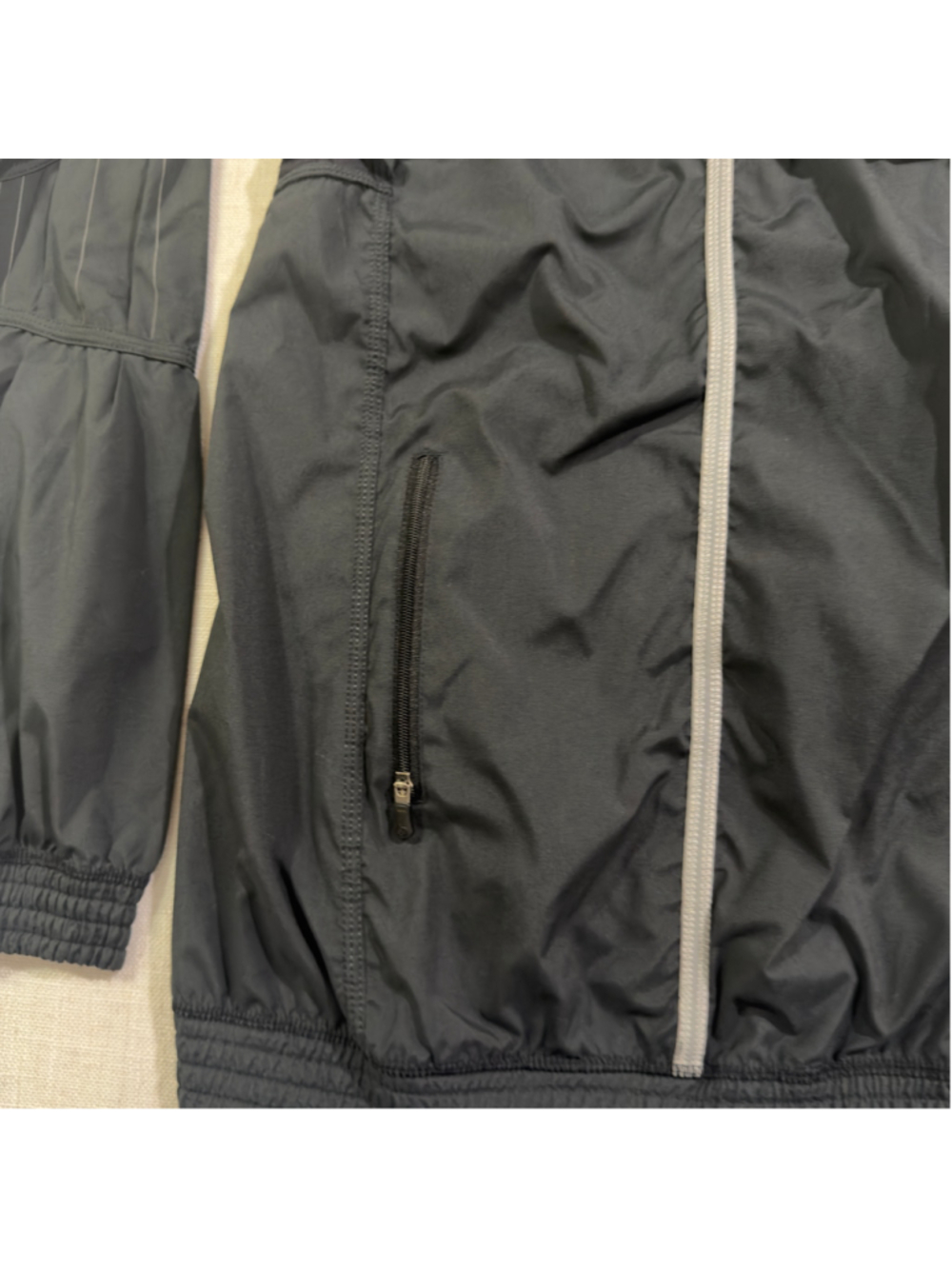 Lululemon Women’s 4 Black Half Zip Hooded Running Windbreaker Pullover Jacket - Picture 10 of 12